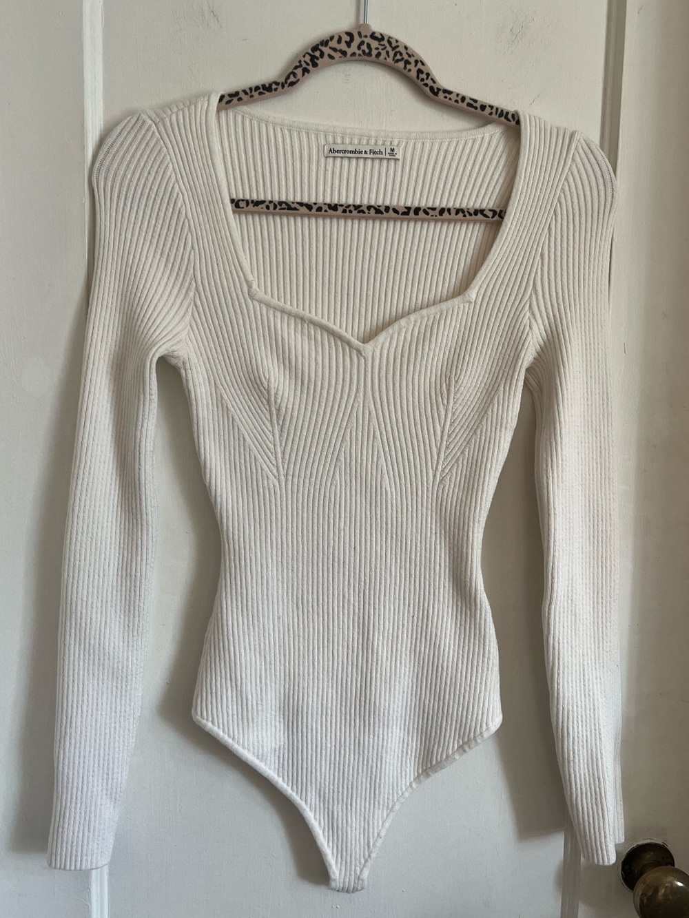 Abercrombie & Fitch Off-White Ribbed Long-Sleeve Sweetheart Bodysuit